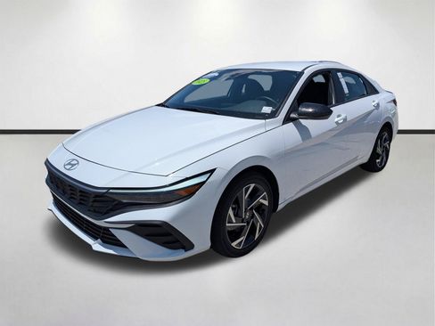 Used 2025 Hyundai Elantra SEL FWD image 8