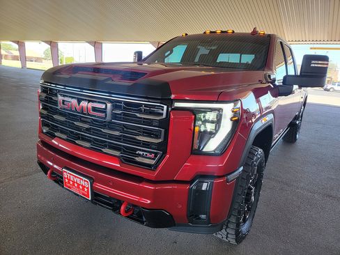 Used 2025 GMC Sierra 2500 AT4 w/ Technology Package AWD/4WD image 3