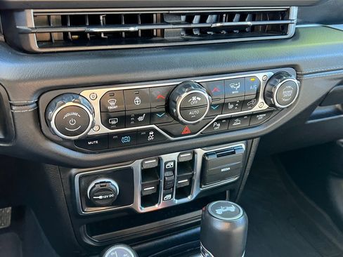 Used 2024 Jeep Wrangler High Altitude image 29