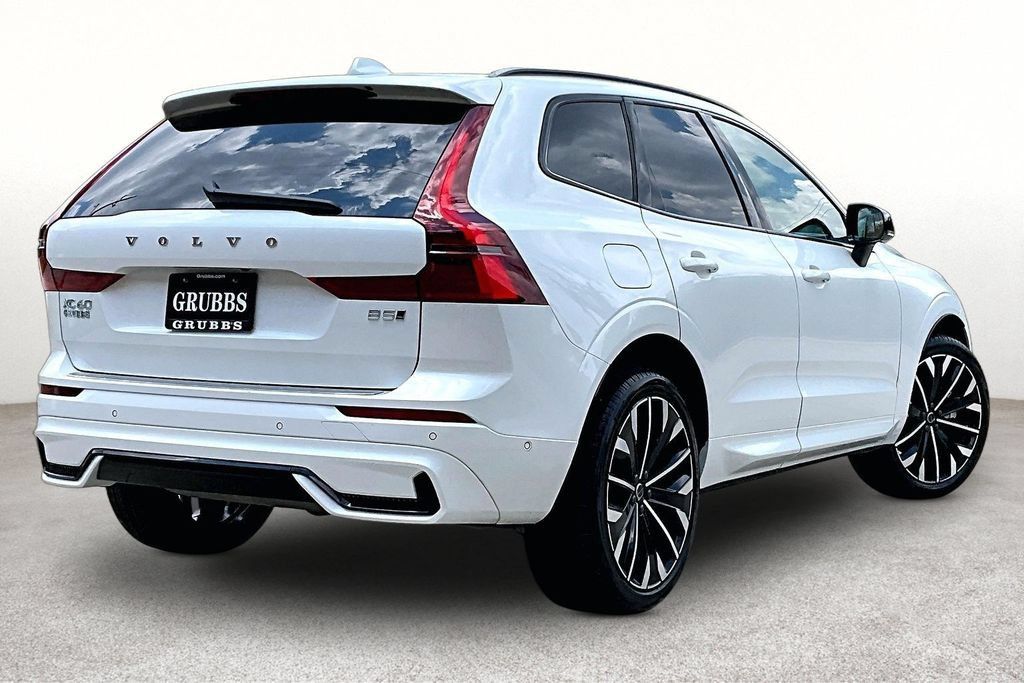 Certified 2026 Volvo XC60 B5 Ultra AWD/4WD image 2
