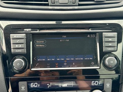 Used 2018 Nissan Rogue SV FWD image 16