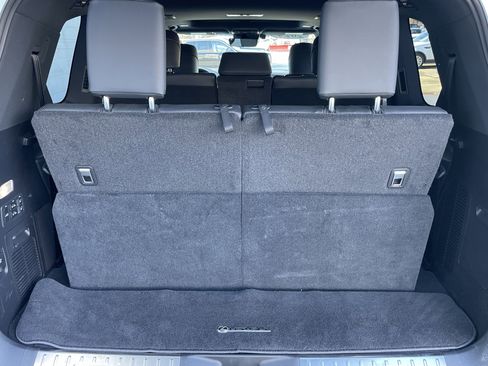 Used 2024 Lexus LX 600 4WD w/ Luxury Package image 38