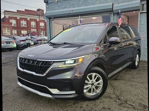 Used 2022 Kia Carnival LX image 4