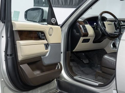 Used 2018 Land Rover Range Rover Supercharged image 11