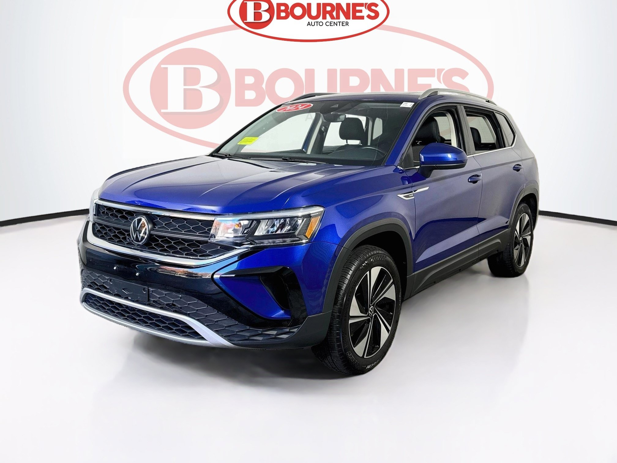 Used 2024 Volkswagen Taos SE w/ Panoramic Sunroof Package AWD/4WD image 7