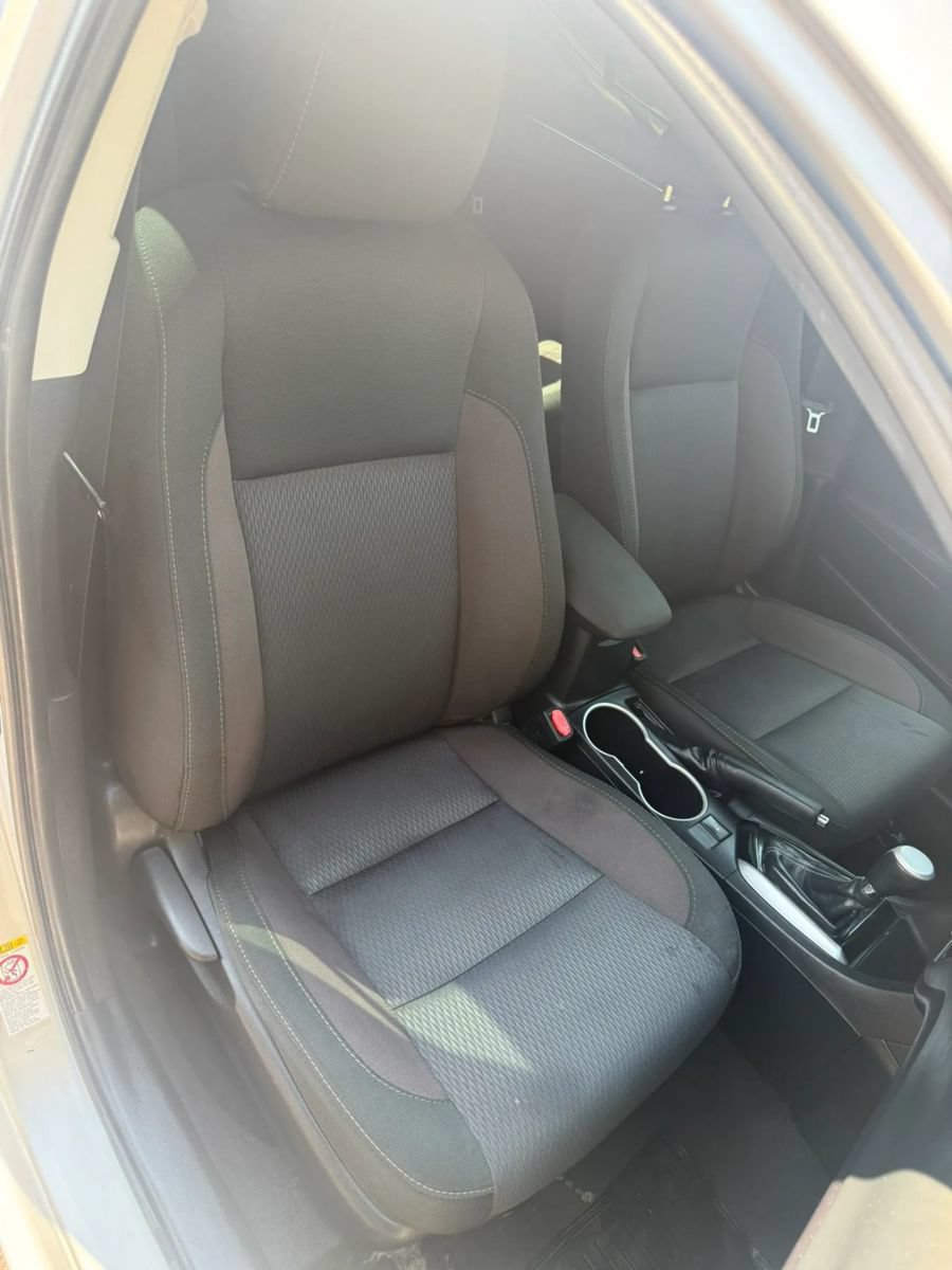Used 2019 Toyota Corolla LE w/ Carpet Mat Package (TMS) FWD image 17