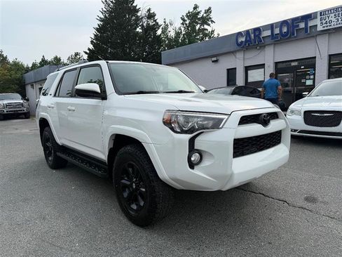 Used 2019 Toyota 4Runner SR5 AWD/4WD image 4