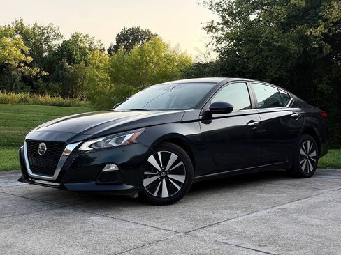 Used 2022 Nissan Altima 2.5 SV FWD image 1