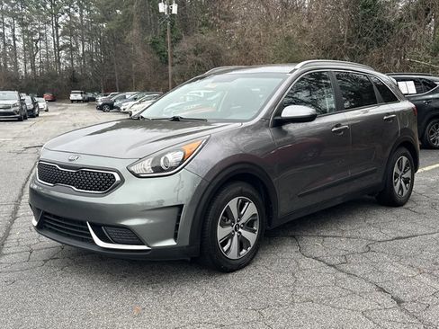 Used 2017 Kia Niro LX image 2