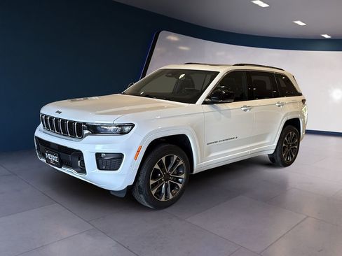 Used 2023 Jeep Grand Cherokee Overland AWD/4WD image 3