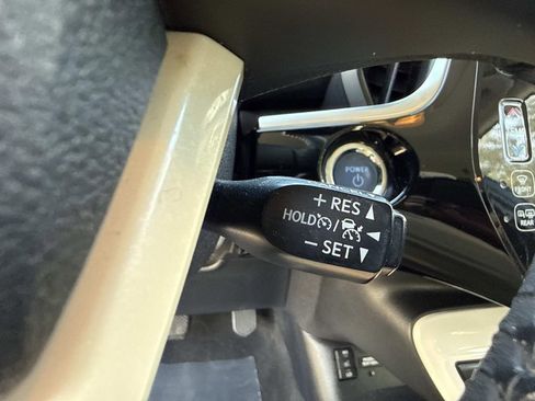 Used 2017 Toyota Prius Prime Advanced image 37