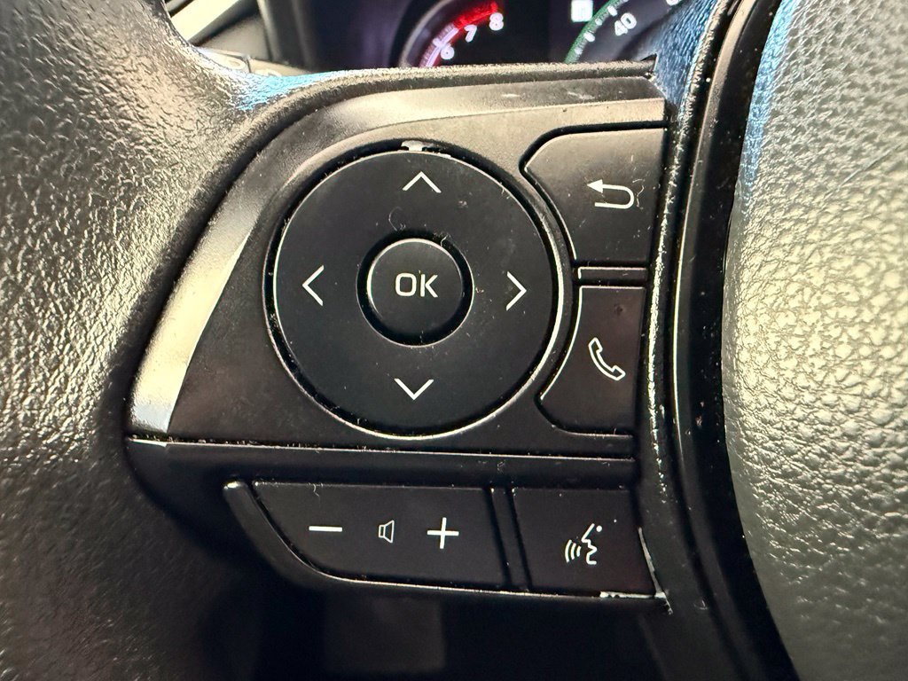 Used 2025 Toyota RAV4 LE AWD/4WD image 32
