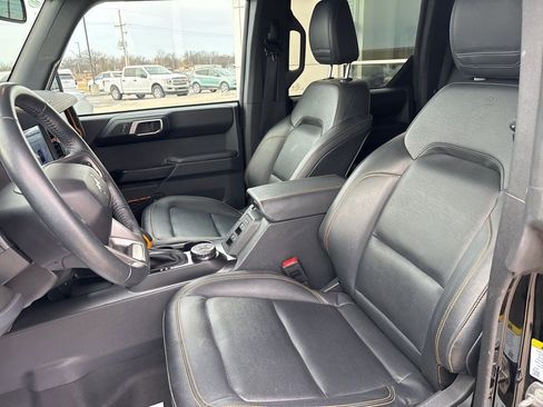 Used 2024 Ford Bronco Badlands w/ Sasquatch Package image 11