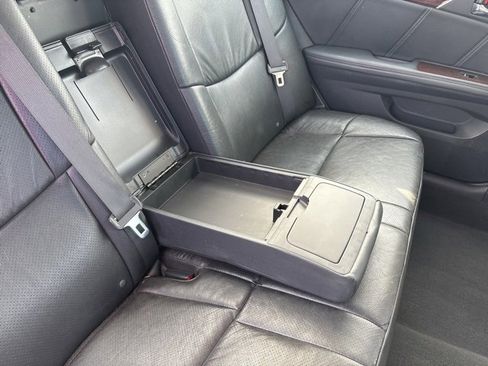 Used 2010 Toyota Avalon Limited image 23