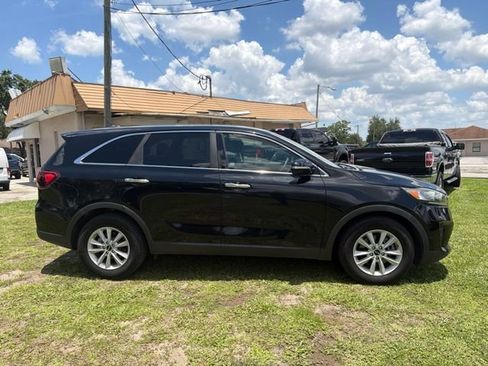 Used 2019 Kia Sorento FWD V6 image 4