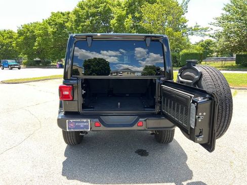 Used 2025 Jeep Wrangler Unlimited Sahara AWD/4WD image 28