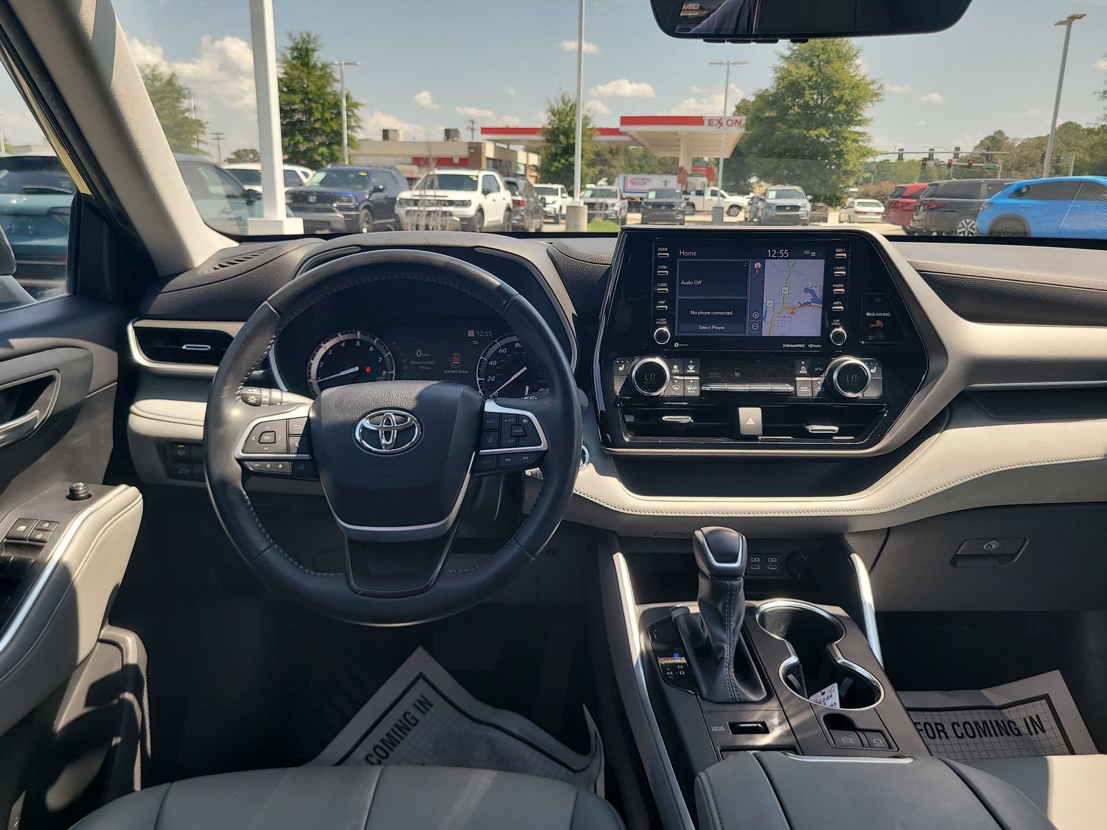 Used 2022 Toyota Highlander XLE AWD/4WD image 25