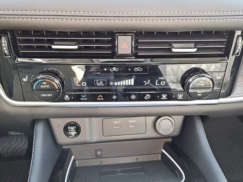 New 2026 Nissan Rogue Platinum w/ Platinum Premium Package image 10