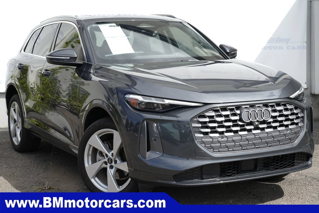 Used 2025 Audi Q5 Premium Plus w/ Premium Plus AWD/4WD image 1
