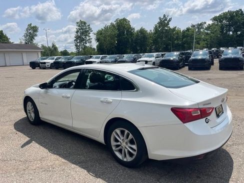 Certified 2018 Chevrolet Malibu LT FWD image 2