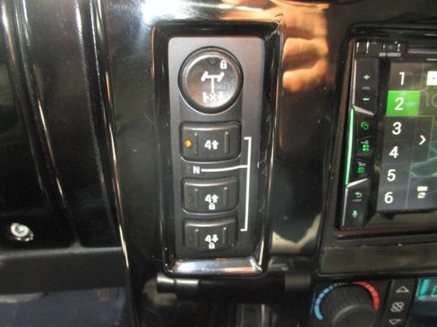 Used 2005 HUMMER H2 w/ Preferred Equipment Group AWD/4WD image 17