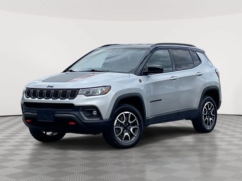 Used 2024 Jeep Compass Trailhawk AWD/4WD image 1