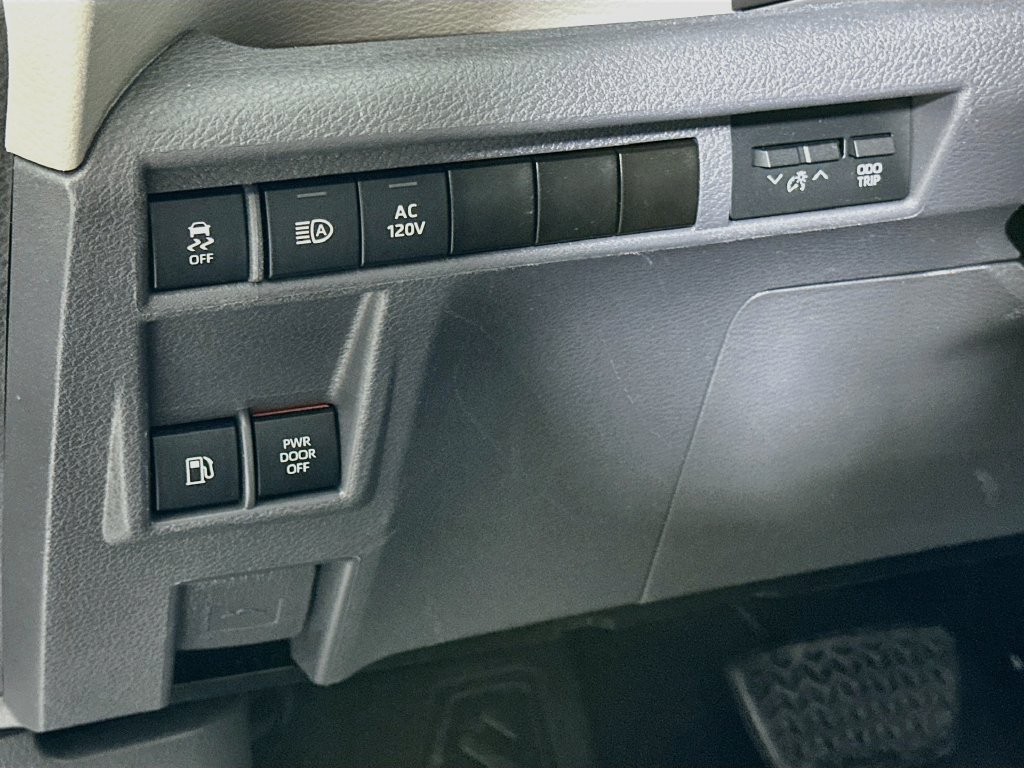 Certified 2022 Toyota Sienna XLE w/ XLE Plus Package AWD/4WD image 10