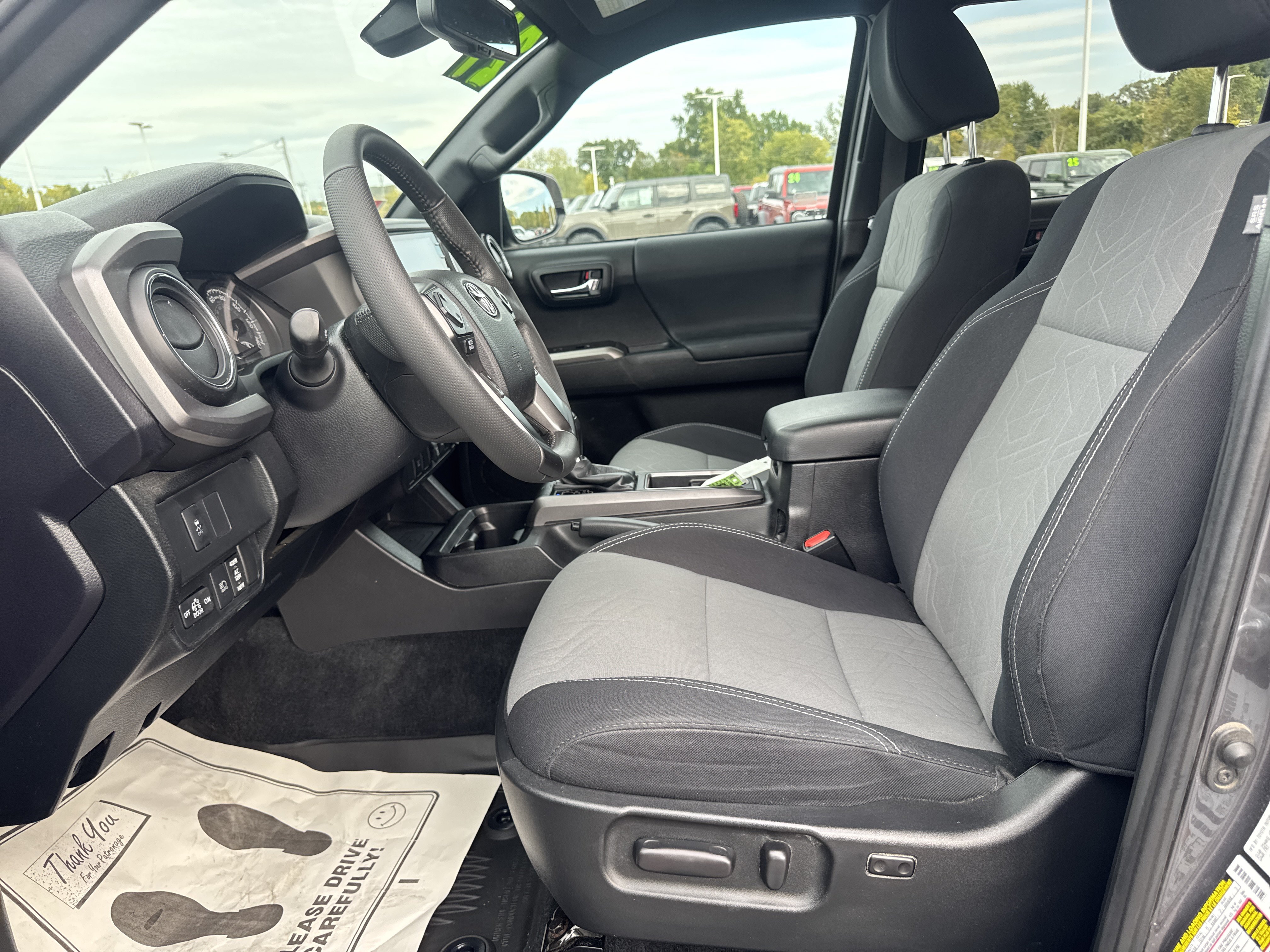 Used 2021 Toyota Tacoma TRD Sport AWD/4WD image 12
