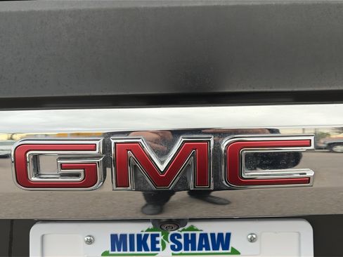 Used 2023 GMC Yukon XL SLT w/ SLT Luxury Package AWD/4WD image 28