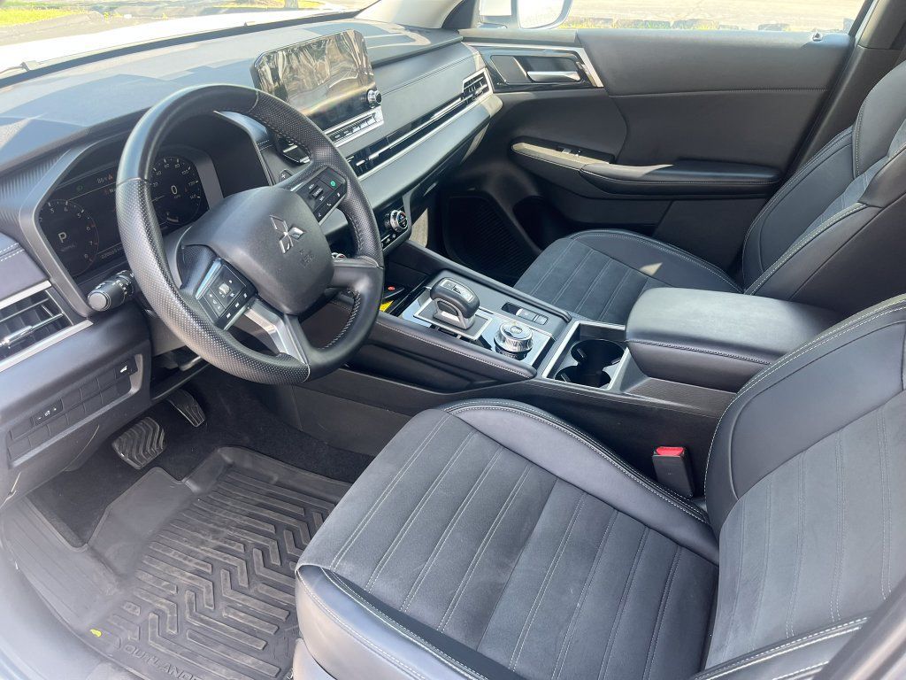 Used 2024 Mitsubishi Outlander SE Black Edition AWD/4WD image 9