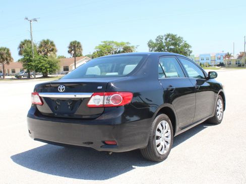 Used 2013 Toyota Corolla LE image 11