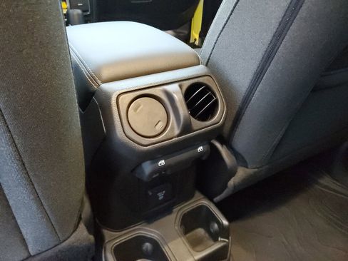 Used 2024 Jeep Wrangler Sahara image 14