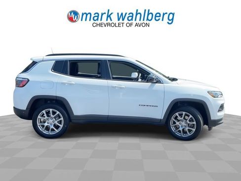 Used 2024 Jeep Compass Latitude AWD/4WD image 9