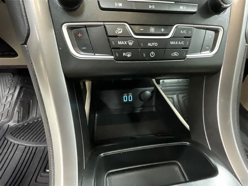 Used 2020 Ford Fusion SE FWD image 16