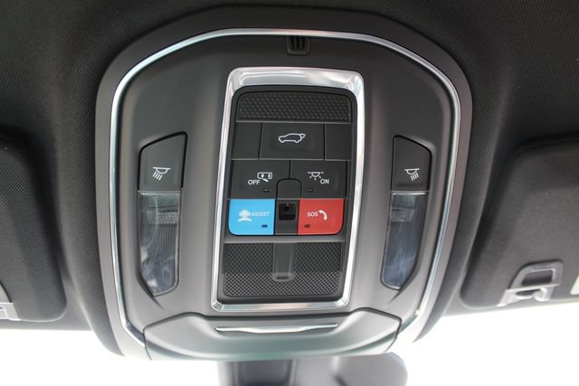 Used 2024 Jeep Grand Cherokee Altitude AWD/4WD image 25