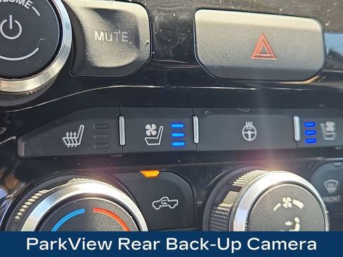 Used 2020 RAM 1500 Laramie AWD/4WD image 19
