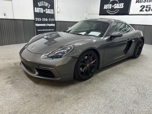 Used 2018 Porsche 718 Cayman RWD image 3