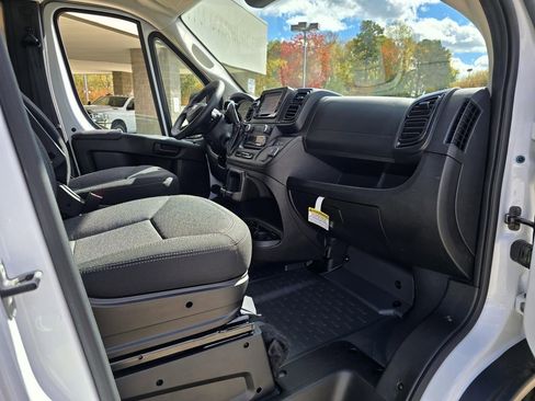 Used 2025 RAM ProMaster 2500 w/ Convenience Group image 36