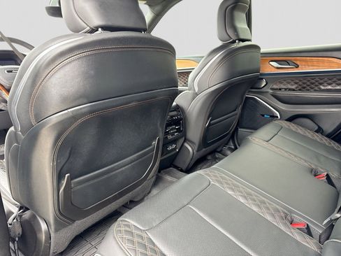 Used 2023 Jeep Grand Cherokee Summit AWD/4WD image 20