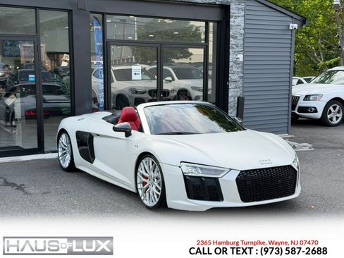 Used 2017 Audi R8 V10 w/ Carbon Exterior Package AWD/4WD image 8