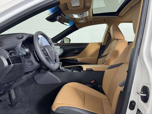 Used 2024 Lexus ES 350 w/ Premium Package FWD image 4