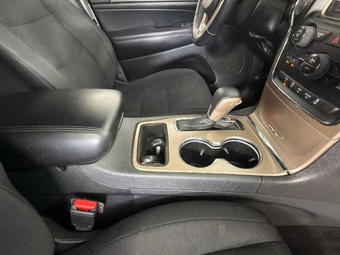 Used 2017 Jeep Grand Cherokee Laredo w/ Quick Order Package 2BE RWD image 32