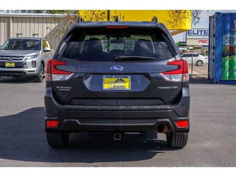 Used 2019 Subaru Forester Premium w/ All-Weather Package AWD/4WD image 4