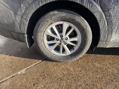 Used 2024 Kia Carnival LX image 7