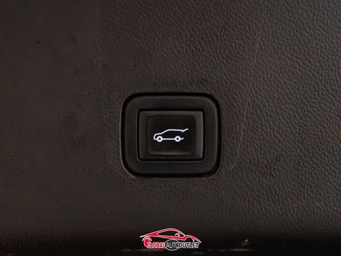 Used 2020 Chevrolet Traverse LT w/ Driver Confidence II Package image 47