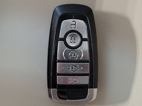 Used 2019 Ford Edge Titanium FWD image 32