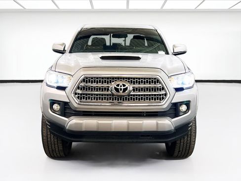 Used 2016 Toyota Tacoma TRD Sport RWD image 2