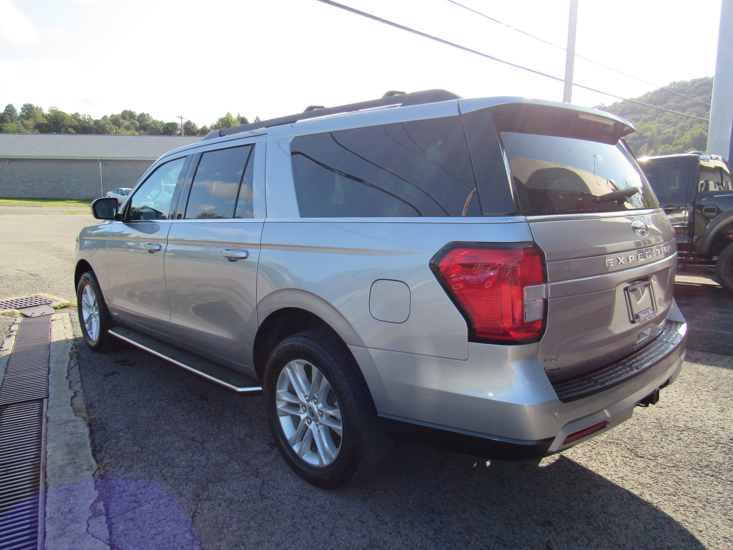 Used 2022 Ford Expedition Max XLT AWD/4WD image 9