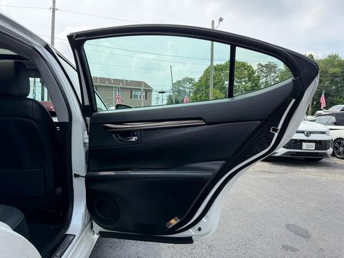 Used 2016 Lexus ES 350 w/ Premium Package w/Wood Trim FWD image 24
