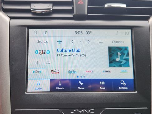 Used 2020 Ford Fusion SE FWD image 12